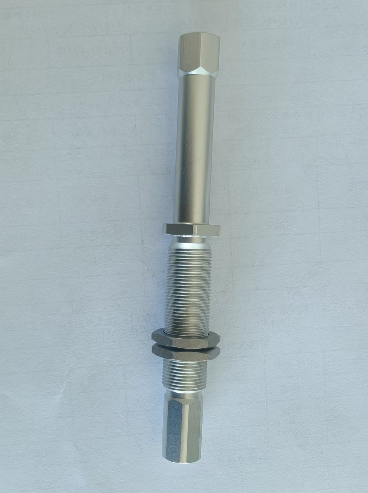 Precision CNC machined automotive powertrain bolt shaft, tight tolerance alloy component for vehicle transmission systems