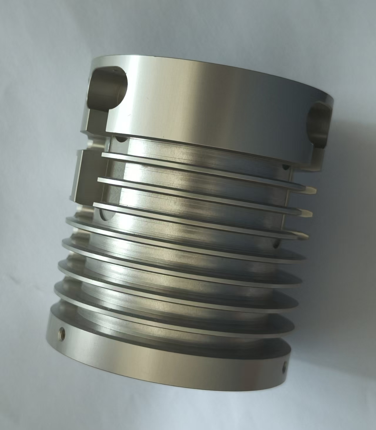 Precision CNC machined medical device component with ±0.005mm tolerance, medical grade stainless steel